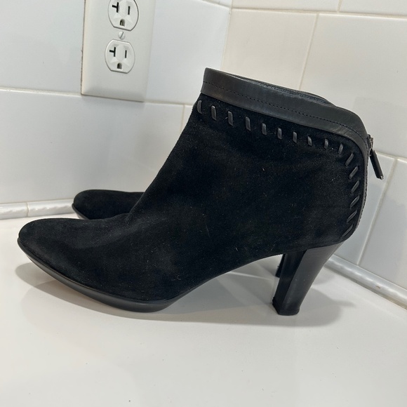 Aquatalia  Water Resistant Black Suede Booties Size 8.5M - Picture 1 of 8